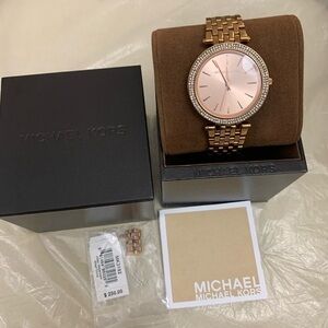 Needs battery- Michael Kors Rose gold watch Michael Kors darci pre-loved